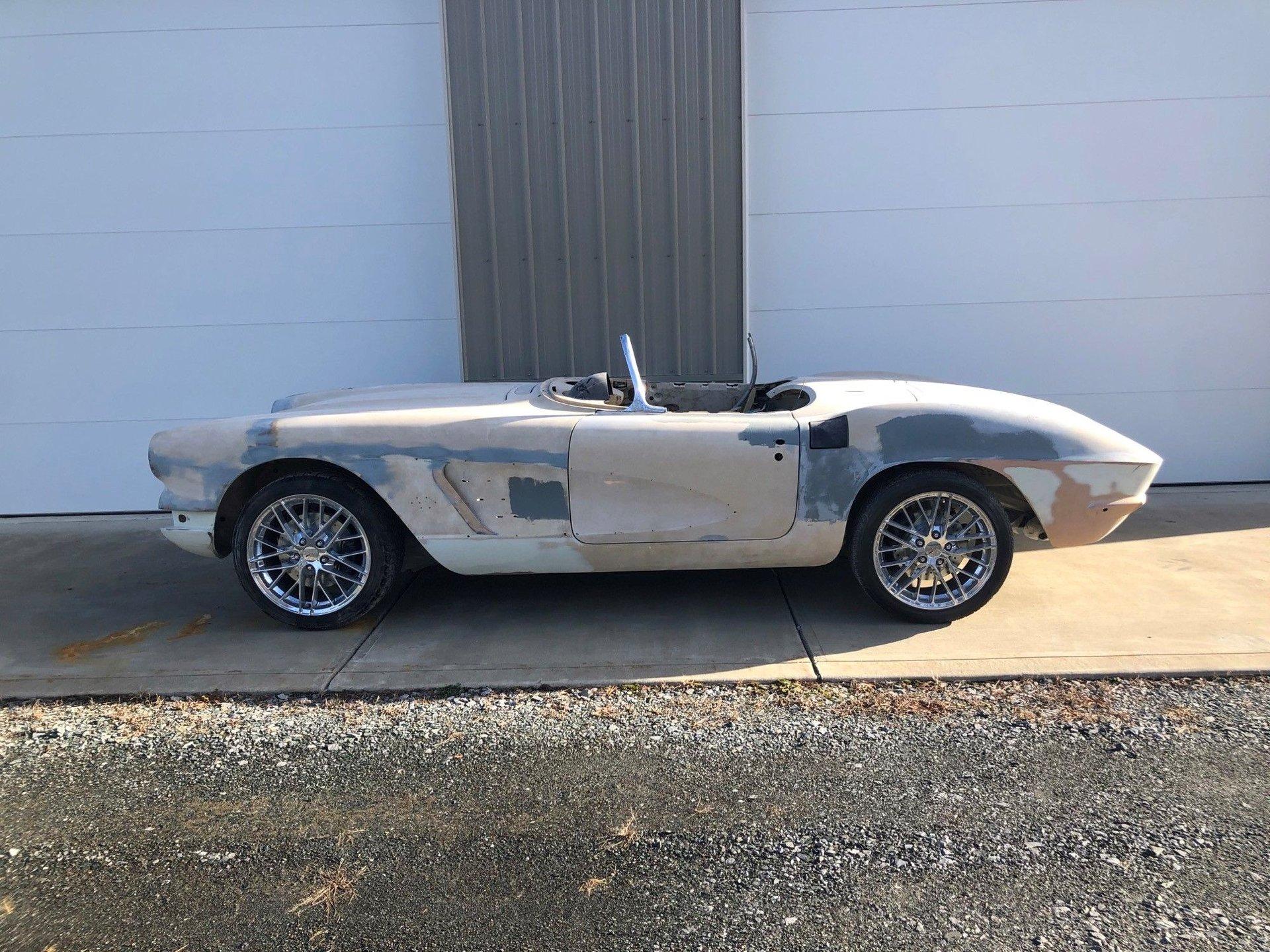 1961 Chevrolet Corvette 12