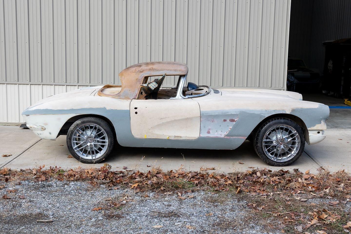 1961 Chevrolet Corvette 42
