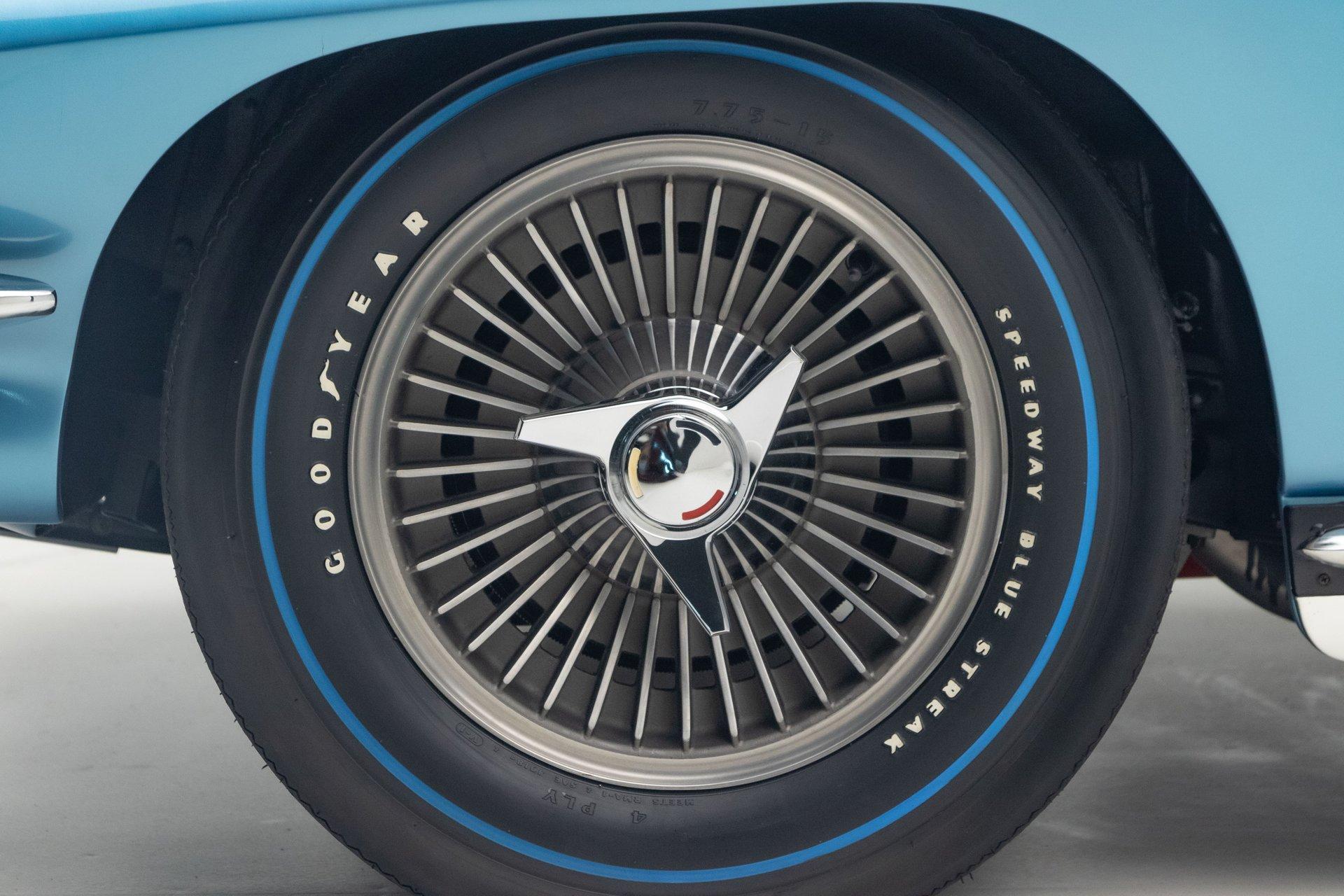 1965 Chevrolet Corvette 27