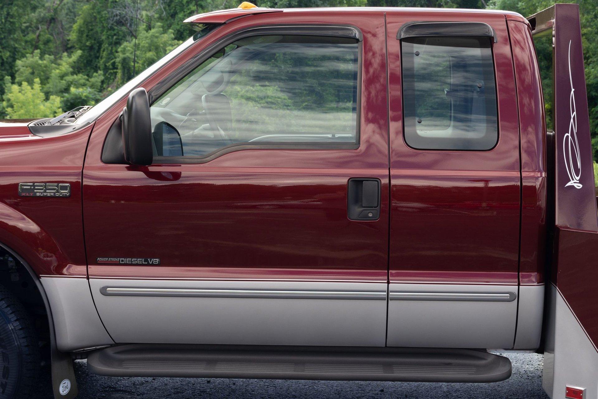 1999 Ford Super Duty F-350 DRW 106