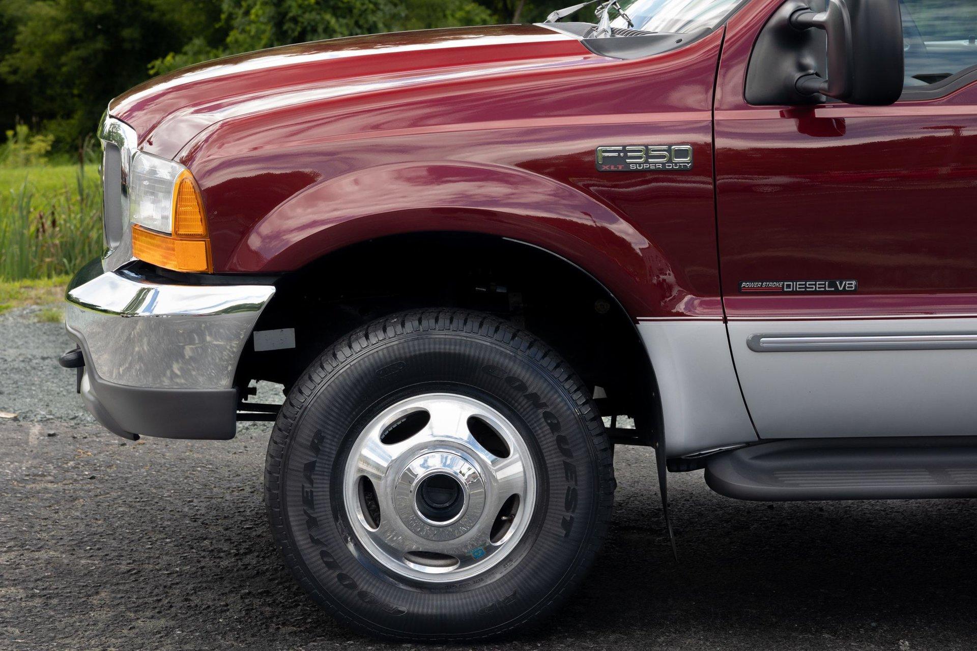 1999 Ford Super Duty F-350 DRW 107