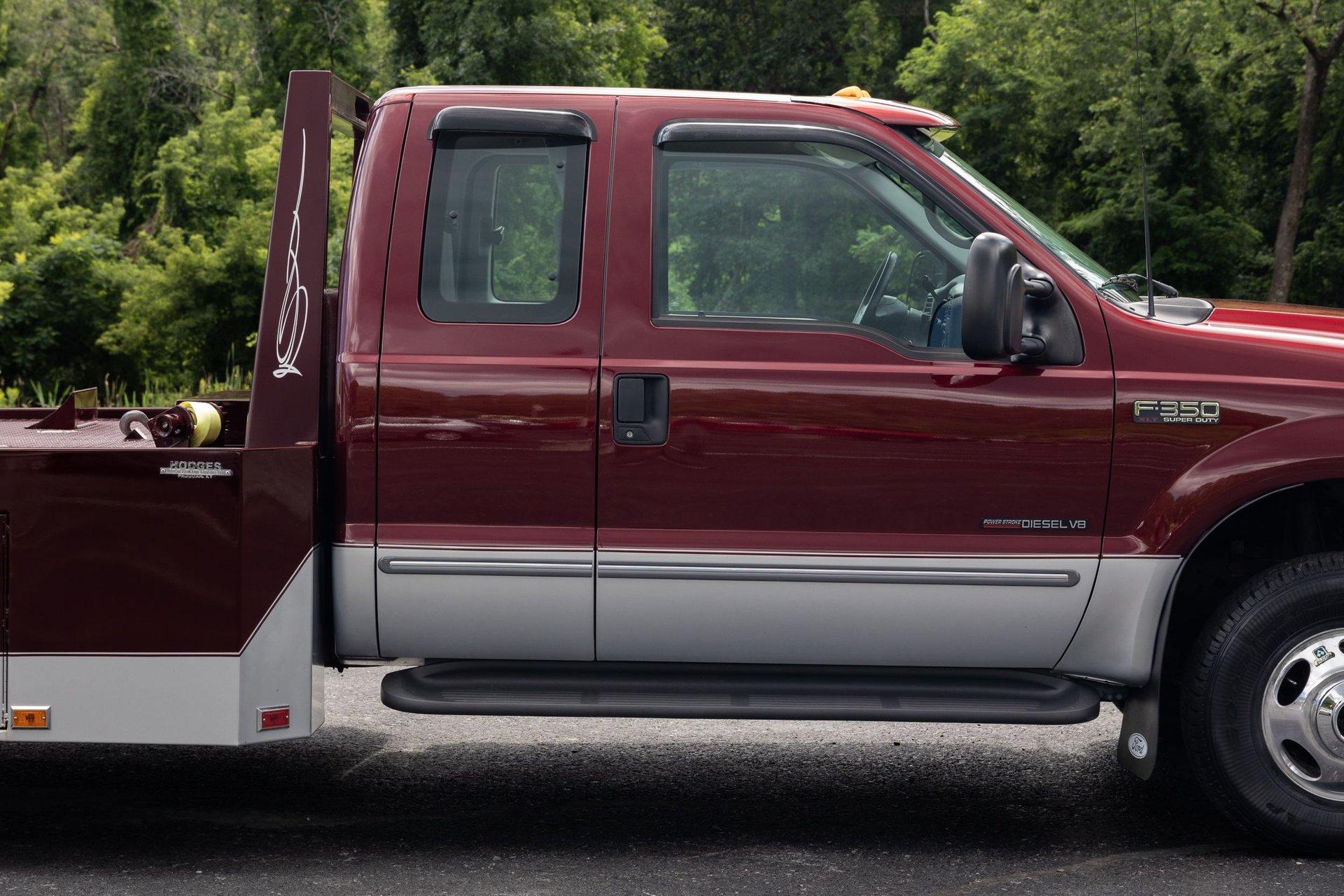 1999 Ford Super Duty F-350 DRW 124