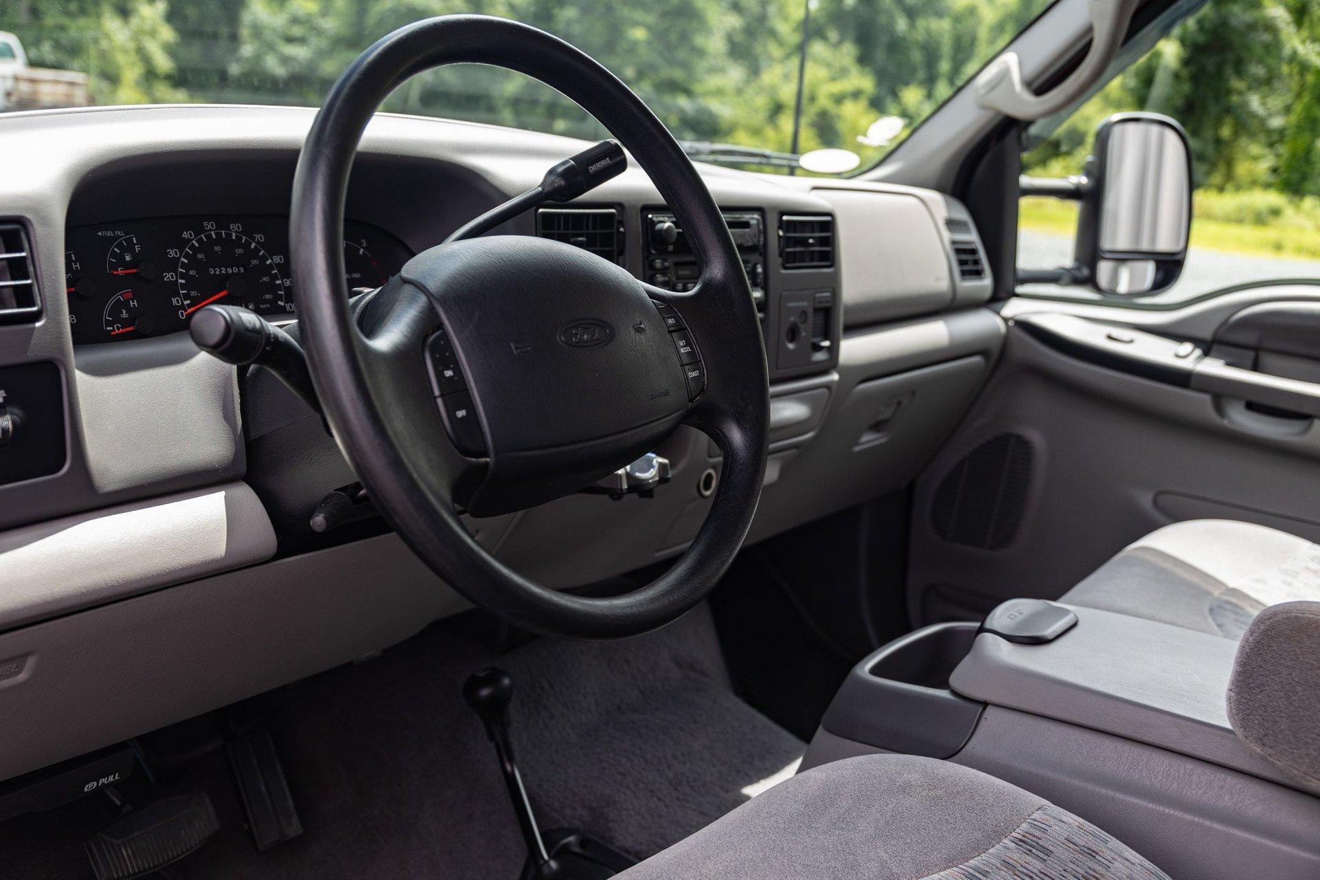 1999 Ford Super Duty F-350 DRW 28