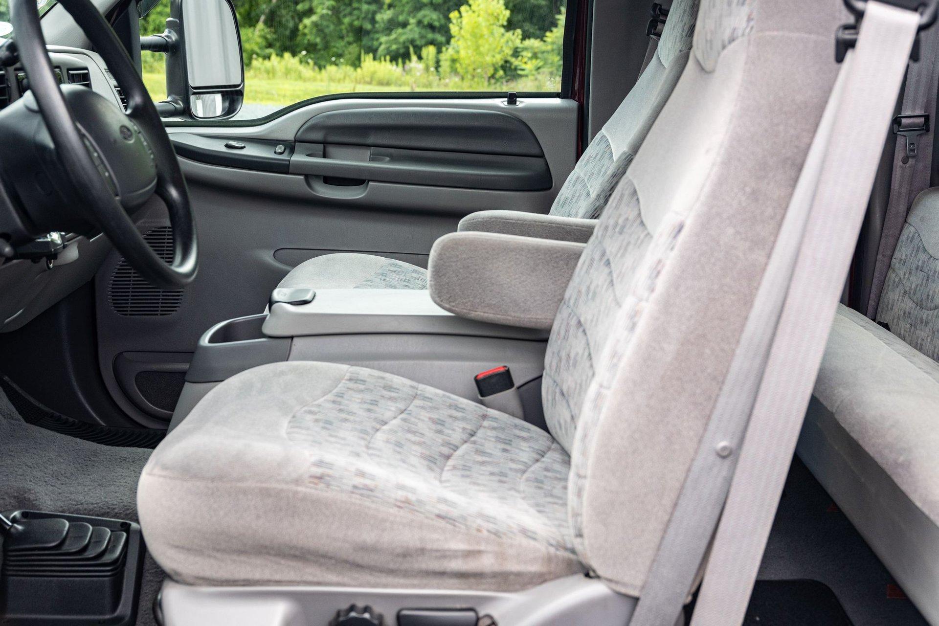 1999 Ford Super Duty F-350 DRW 31