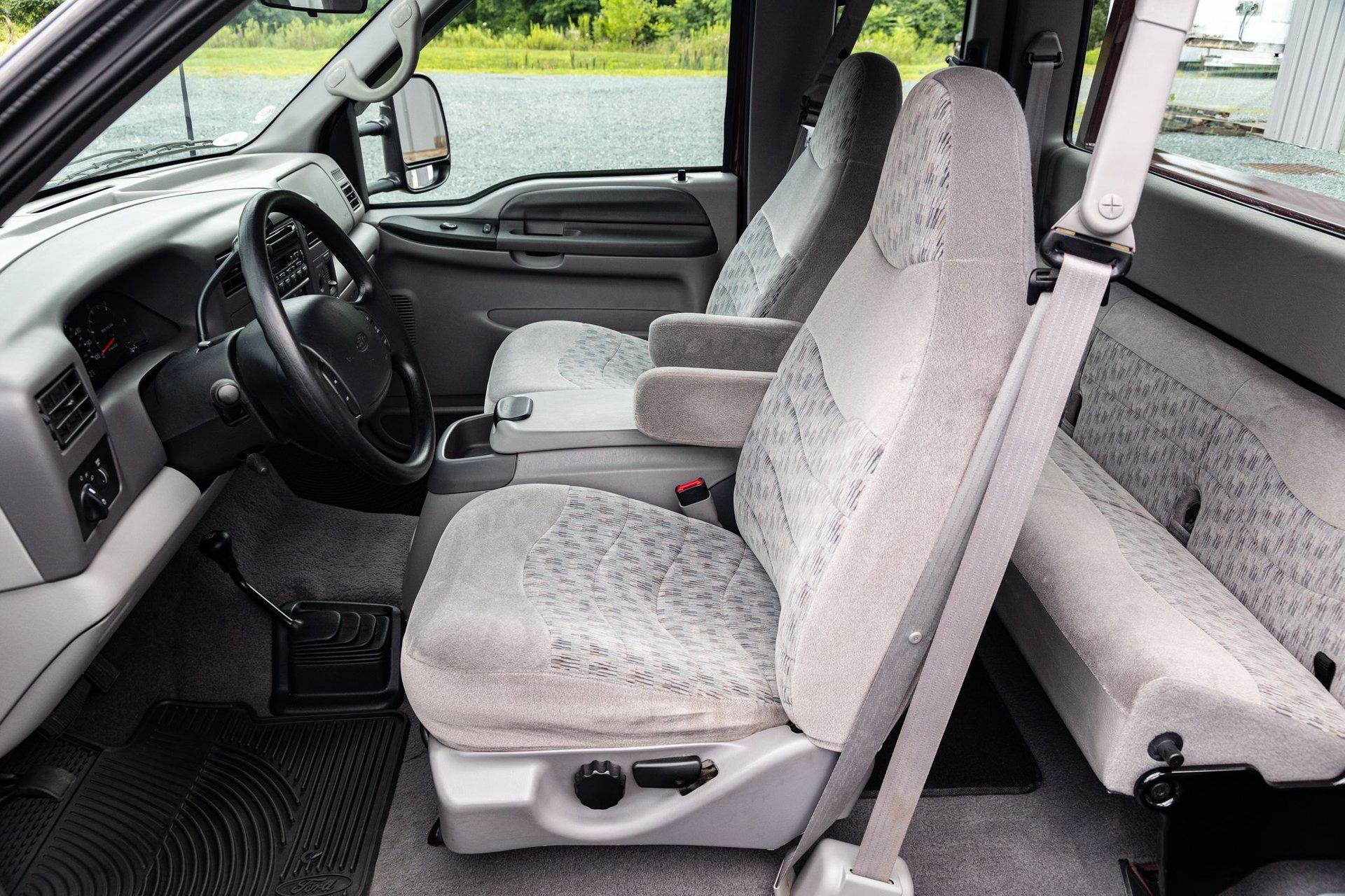 1999 Ford Super Duty F-350 DRW 32