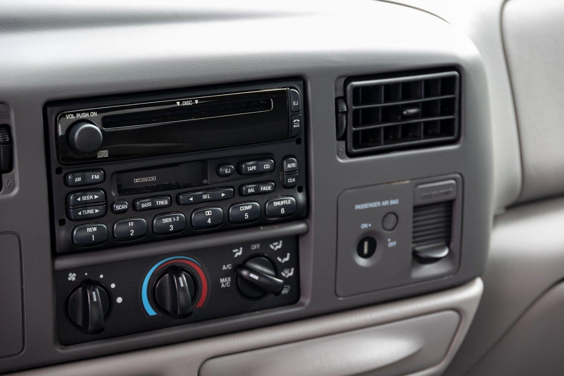 1999 Ford Super Duty F-350 DRW 41