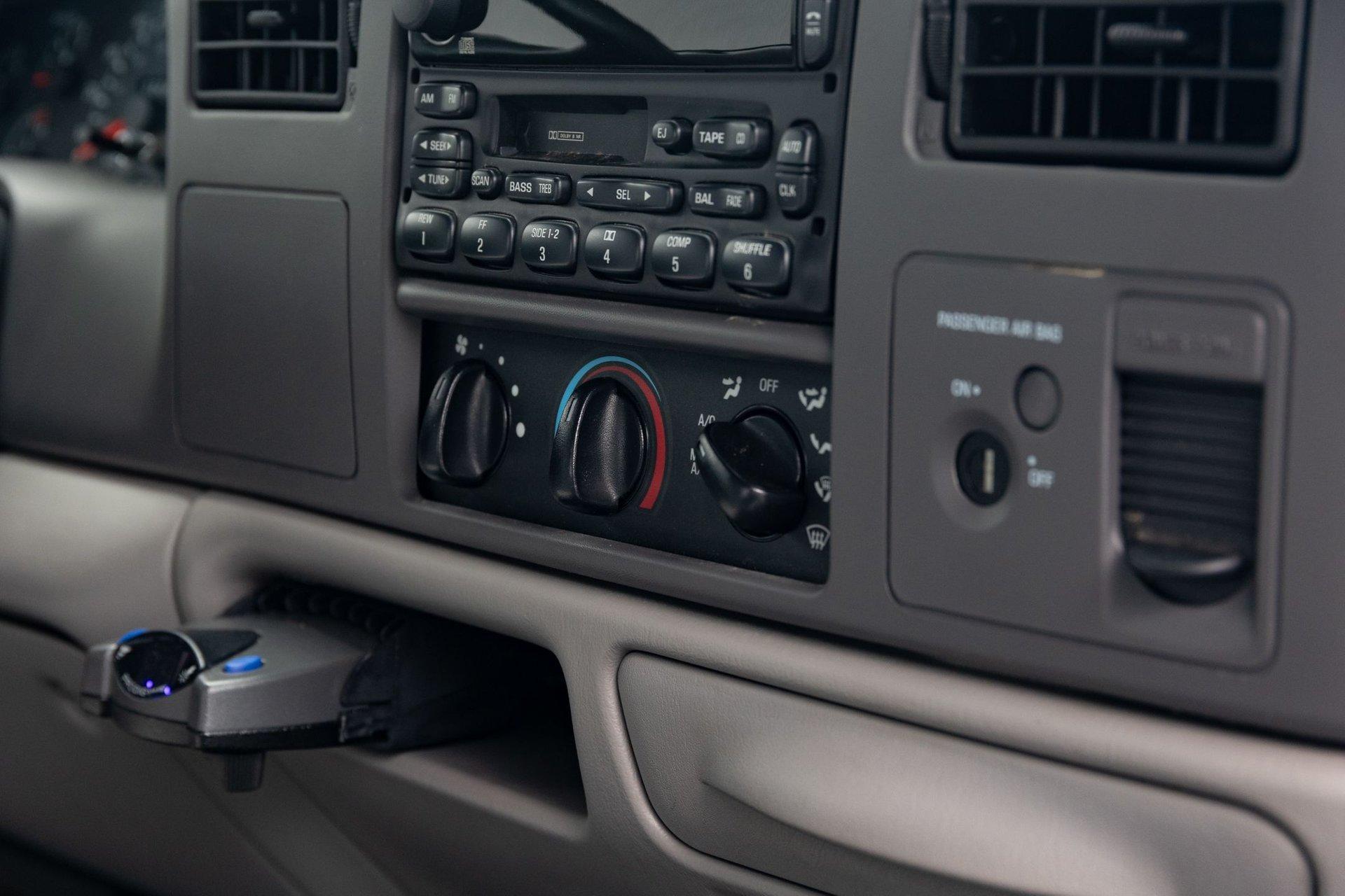 1999 Ford Super Duty F-350 DRW 57