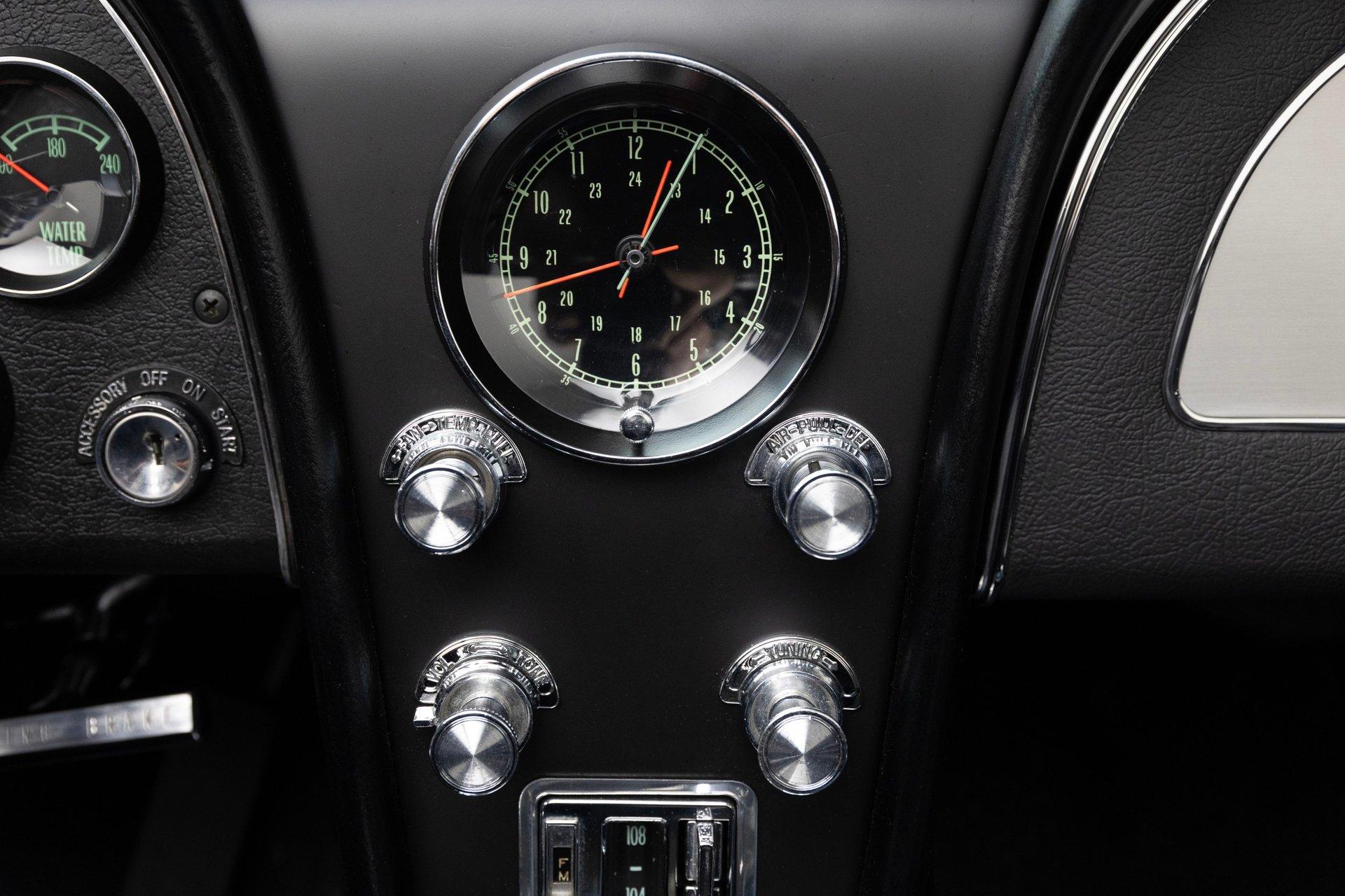 1965 Chevrolet Corvette 132