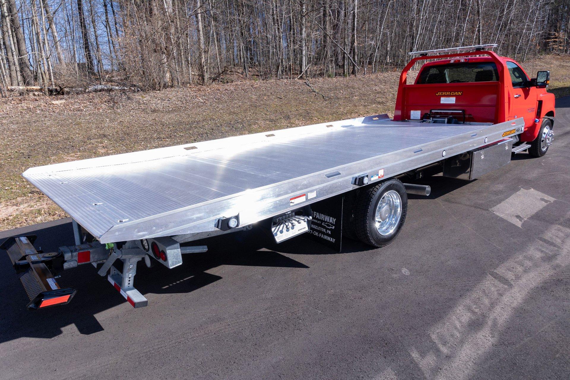 2023 Chevrolet Silverado 6500HD 22