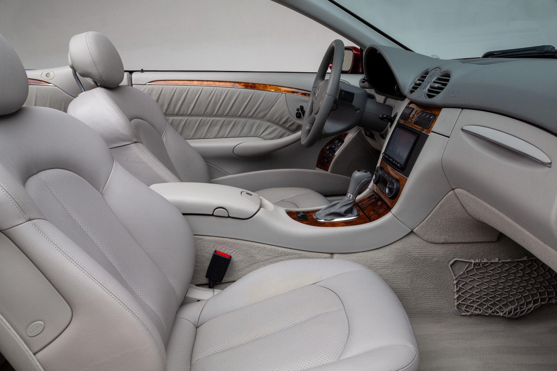 2005 Mercedes-Benz CLK500 34