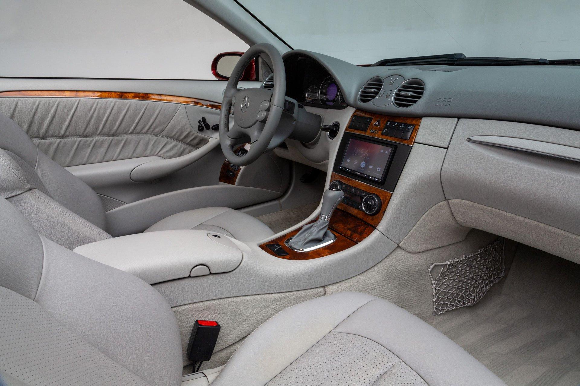 2005 Mercedes-Benz CLK500 36
