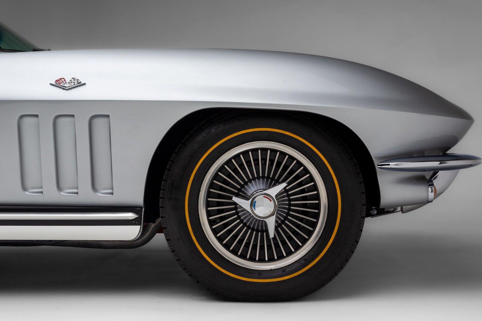 1965 Chevrolet Corvette 11