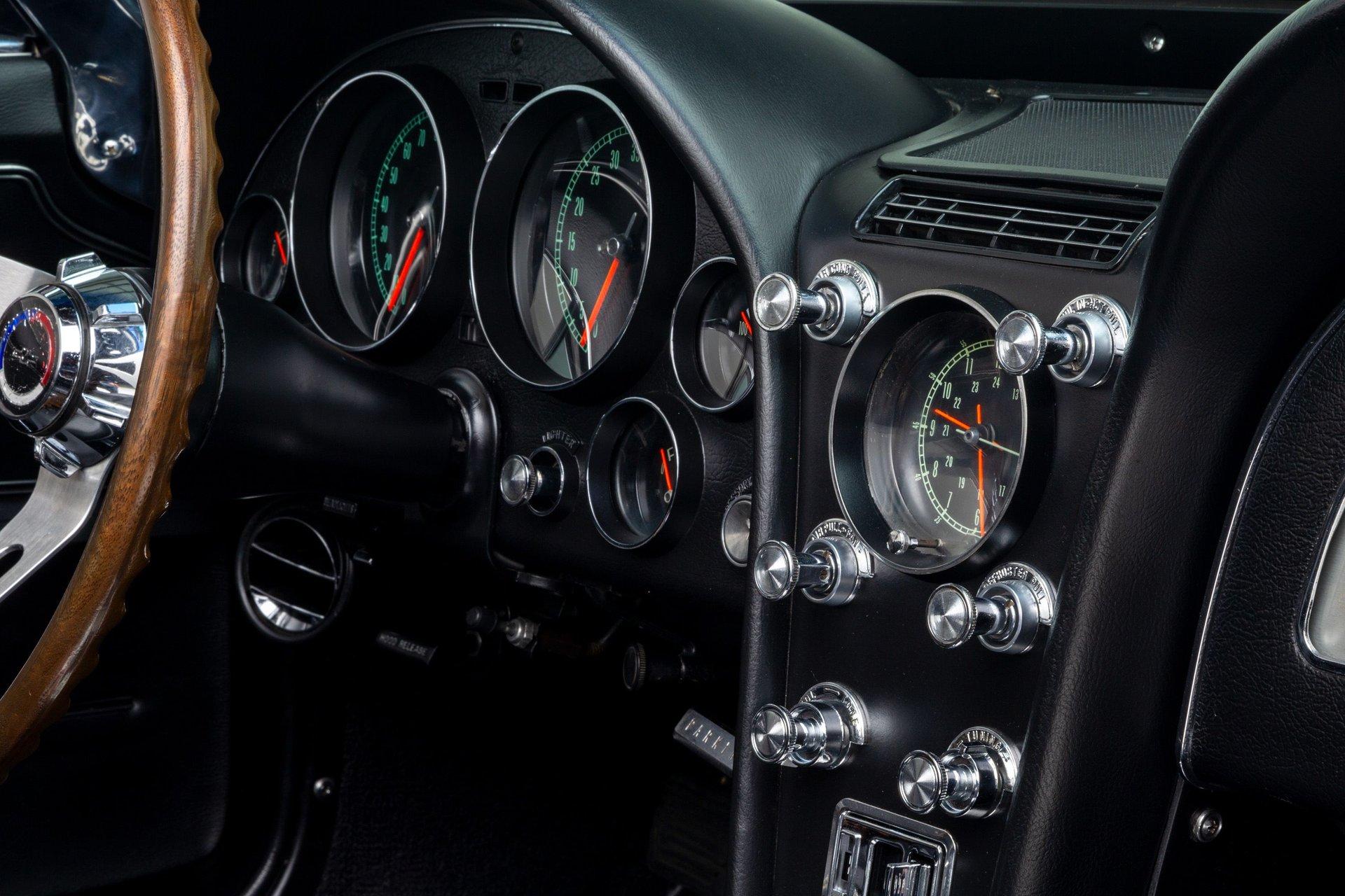 1965 Chevrolet Corvette 18