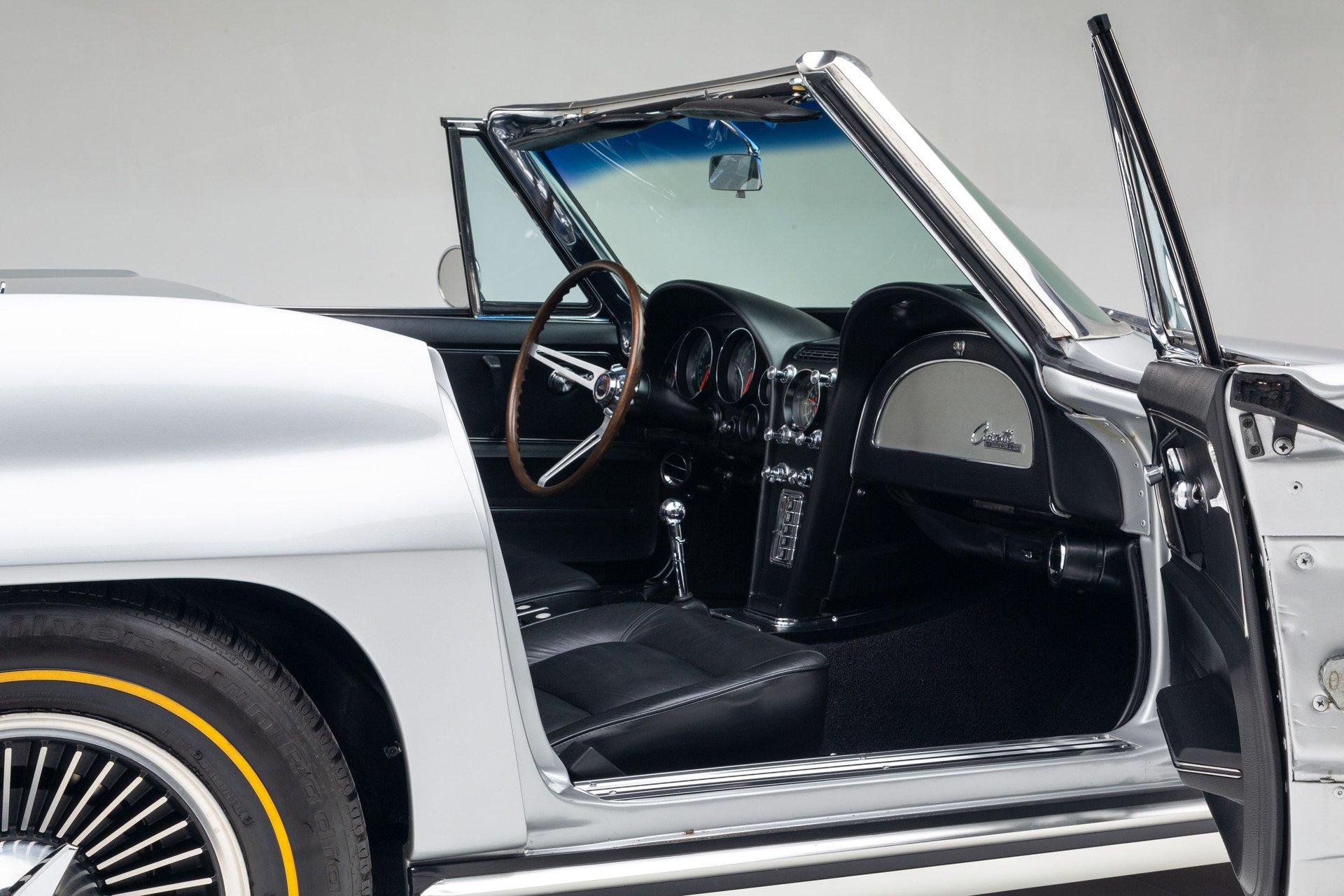 1965 Chevrolet Corvette 40