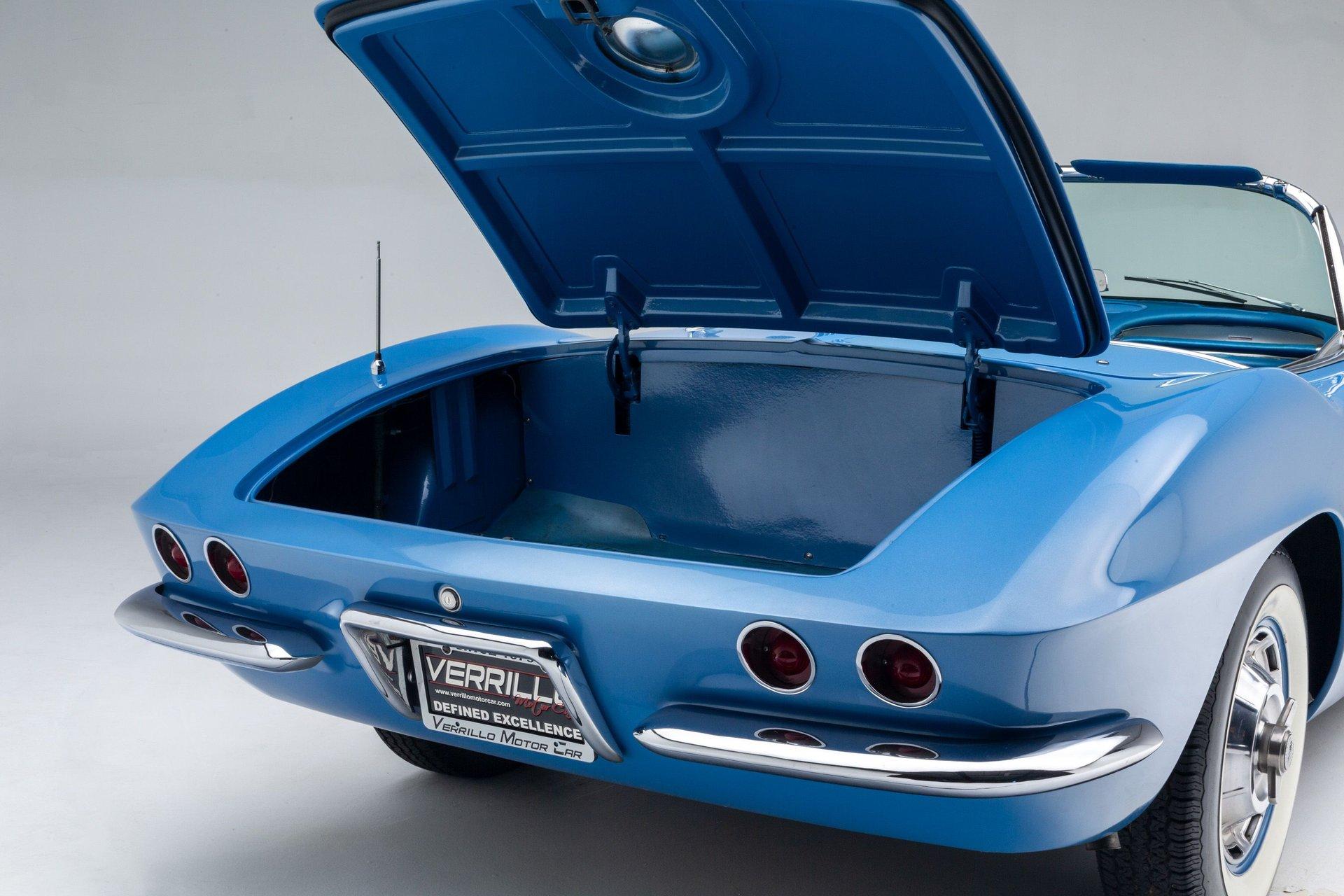 1961 Chevrolet Corvette 27
