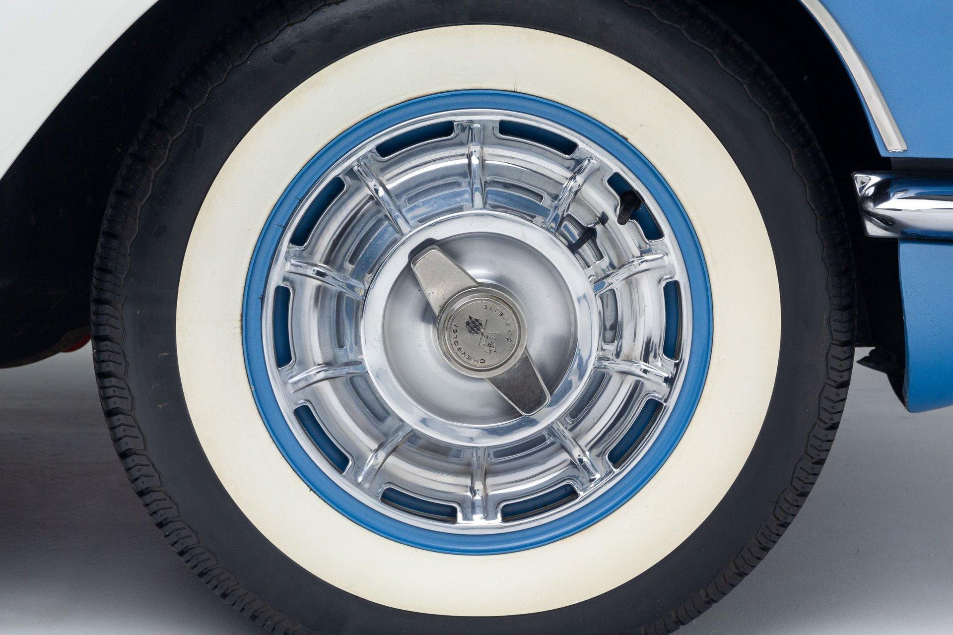 1961 Chevrolet Corvette 4