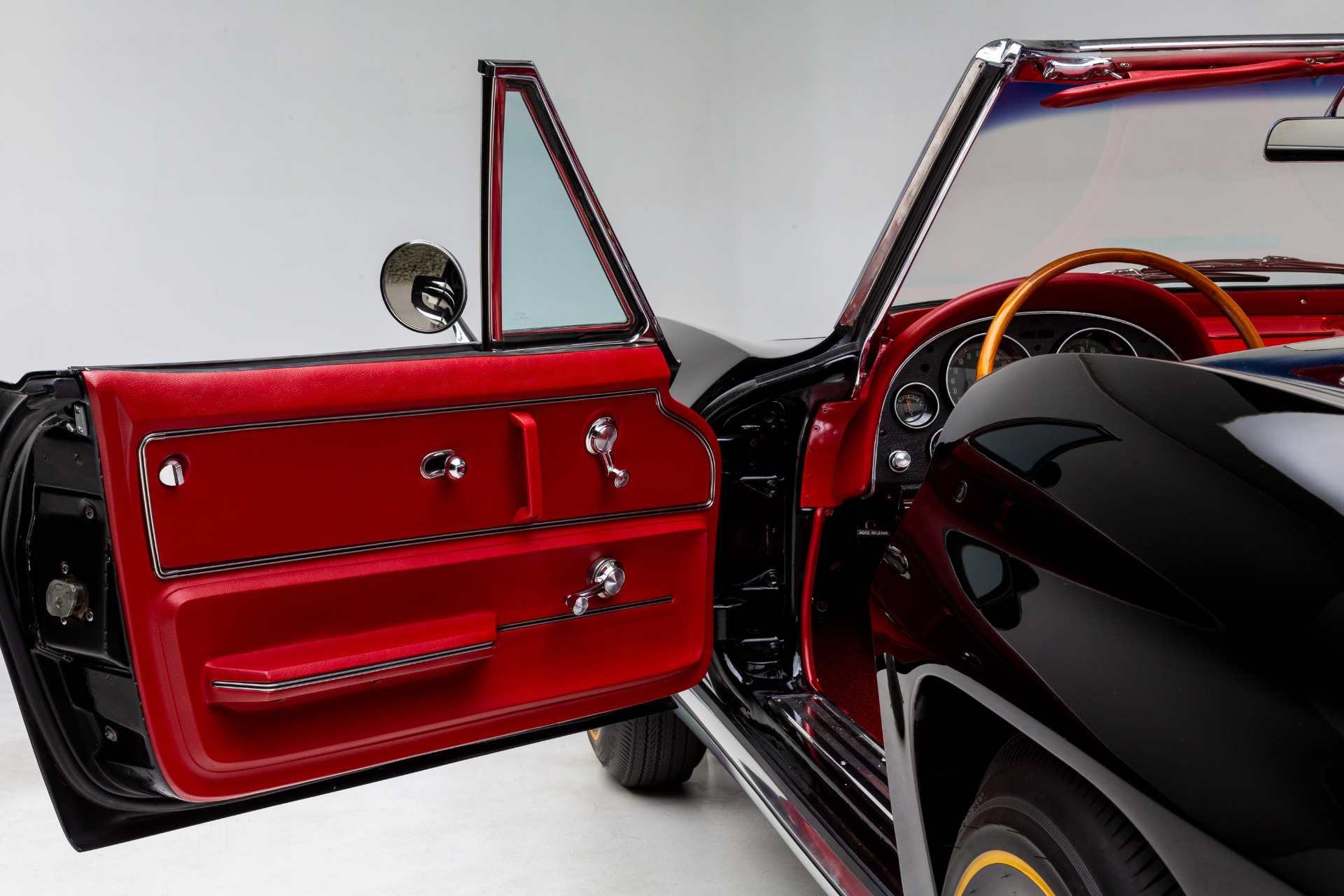 1965 Chevrolet Corvette 23