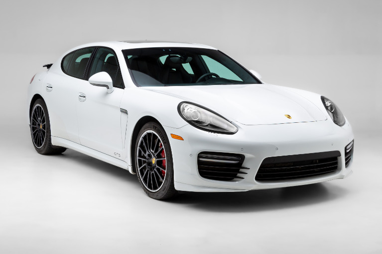 2016 Porsche Panamera GTS's photo